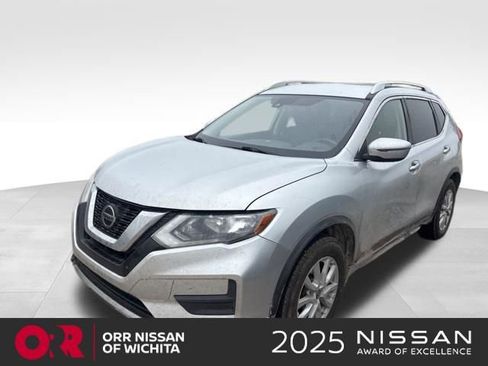 Used 2019 Nissan Rogue SV image 1
