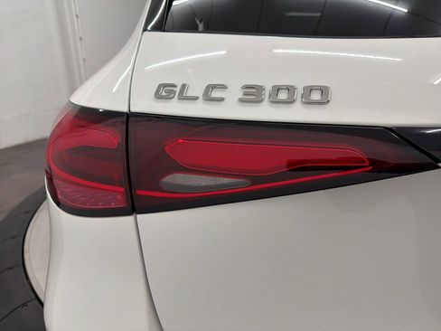 Used 2026 Mercedes-Benz GLC 300 image 11
