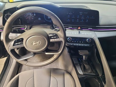 Used 2025 Hyundai Elantra SEL FWD image 22