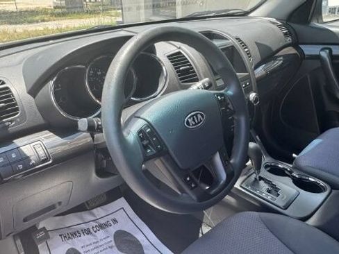 Used 2013 Kia Sorento LX w/ Convenience Pkg FWD image 9