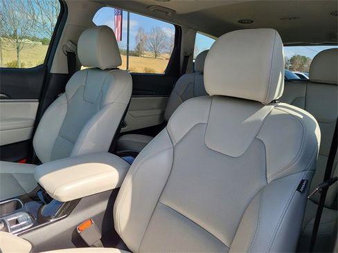 Used 2025 Kia Telluride S image 17