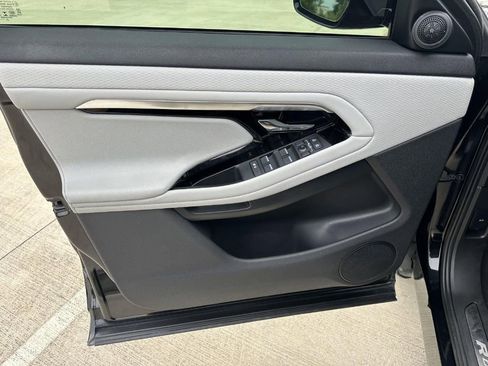 Used 2023 Land Rover Range Rover Evoque R-Dynamic S image 9