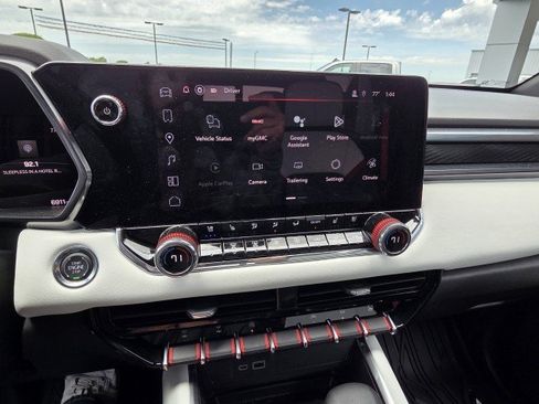 Used 2026 GMC Canyon AT4X AWD/4WD image 7