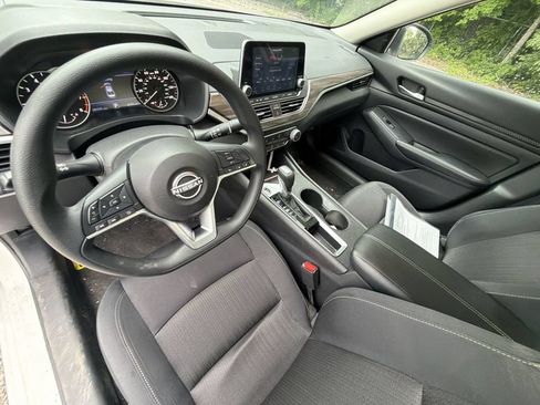 Used 2025 Nissan Altima 2.5 SV FWD image 20