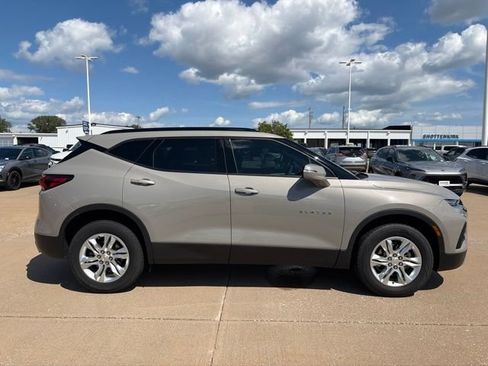 Used 2021 Chevrolet Blazer LT FWD image 2