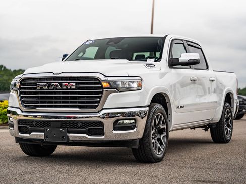 Used 2025 RAM 1500 Laramie AWD/4WD image 3