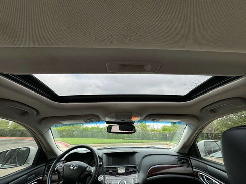 Used 2011 INFINITI M37 w/ Premium Pkg image 12