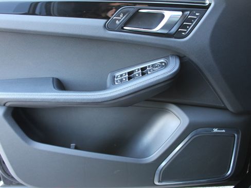 Certified 2023 Porsche Macan S image 14