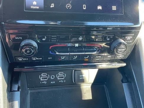 Used 2024 Jeep Grand Cherokee L Laredo image 23