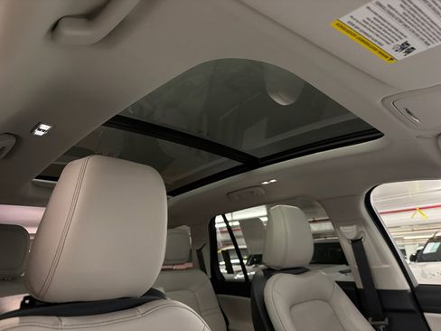 New 2026 Lincoln Aviator AWD image 13