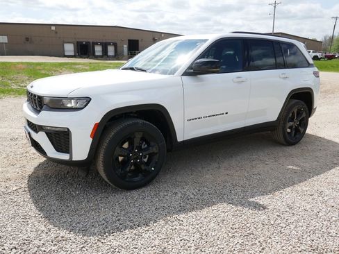 New 2026 Jeep Grand Cherokee Limited w/ Limited Altitude Package AWD/4WD image 9