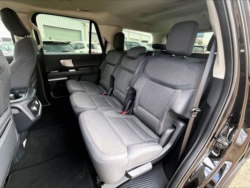 Used 2025 Ford Expedition Active image 25