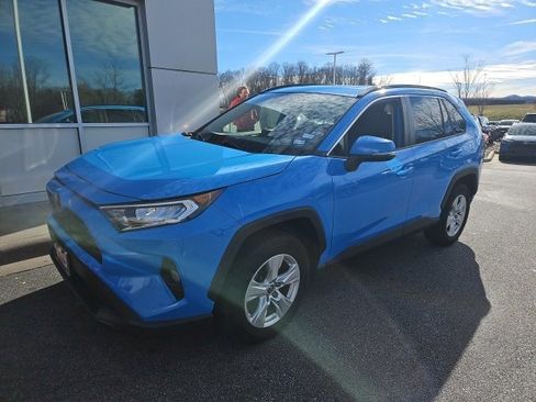 Used 2020 Toyota RAV4 XLE image 3