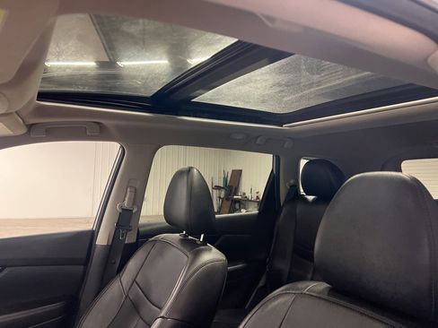 Used 2020 Nissan Rogue SL w/ Premium Package image 11