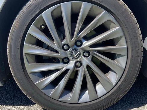 Used 2021 Lexus ES 300h w/ Accessory Package FWD image 9