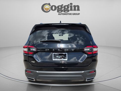Certified 2023 Honda Pilot Sport image 5
