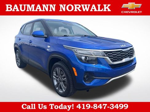 Used 2023 Kia Seltos LX AWD/4WD image 1