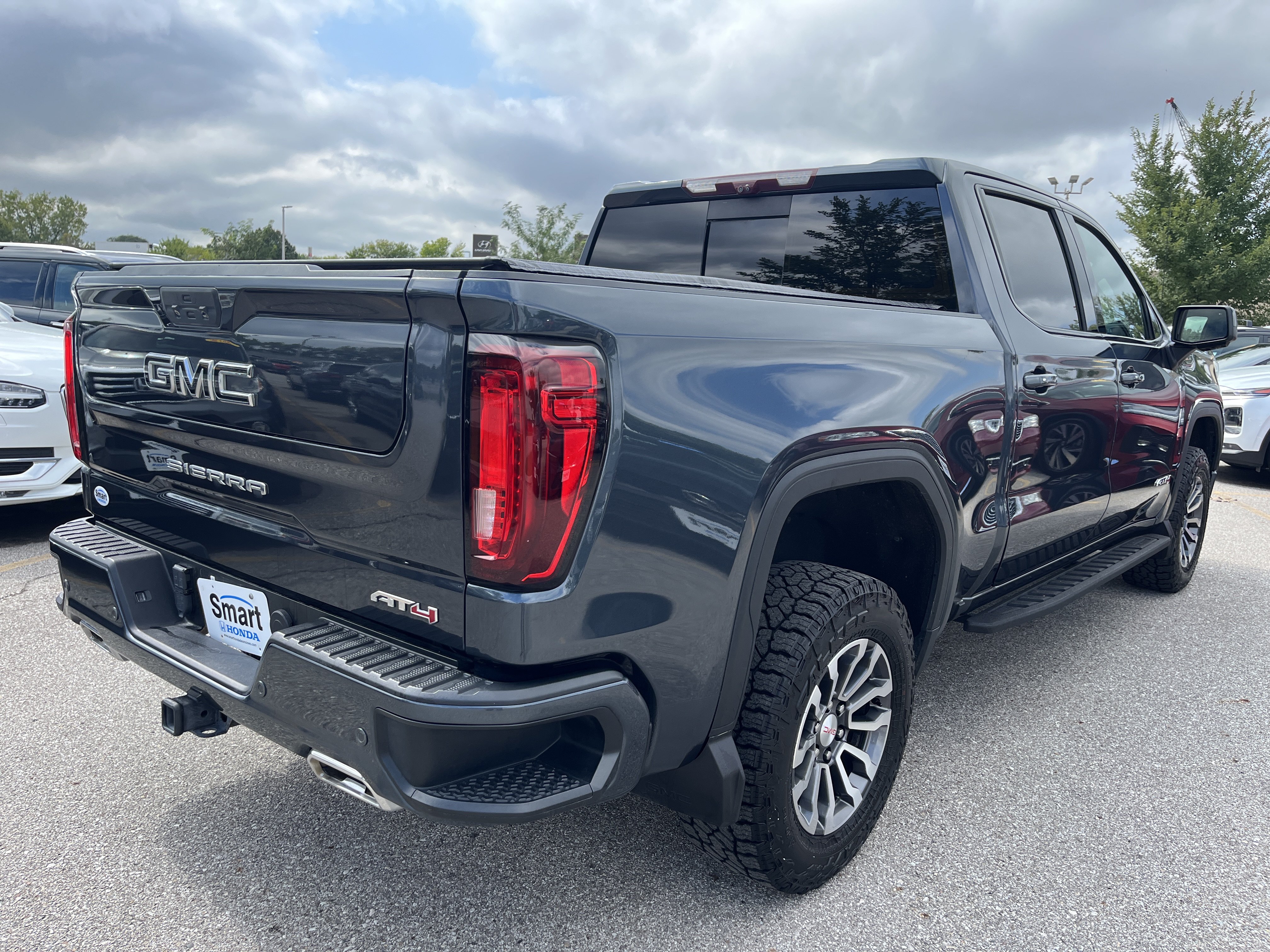 Used 2022 GMC Sierra 1500 AT4 w/ AT4 Premium Package AWD/4WD image 5
