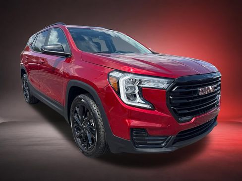 Certified 2023 GMC Terrain SLE w/ Driver Convenience Package AWD/4WD image 3