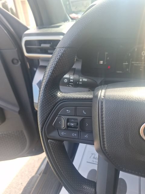 Used 2025 Toyota Tacoma SR5 AWD/4WD image 11