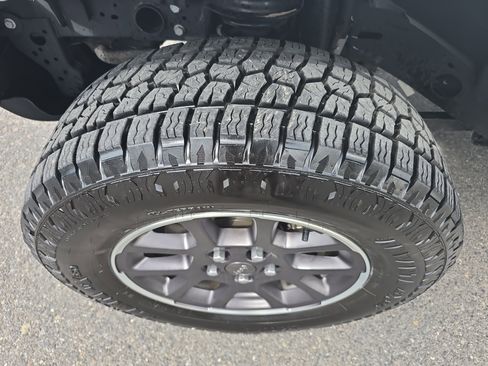 Used 2023 Jeep Gladiator Overland w/ Cold Weather Group image 11