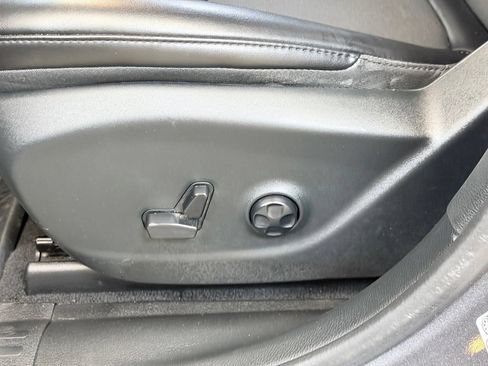 Used 2019 Jeep Cherokee Latitude Plus w/ Comfort/Convenience Group FWD image 13