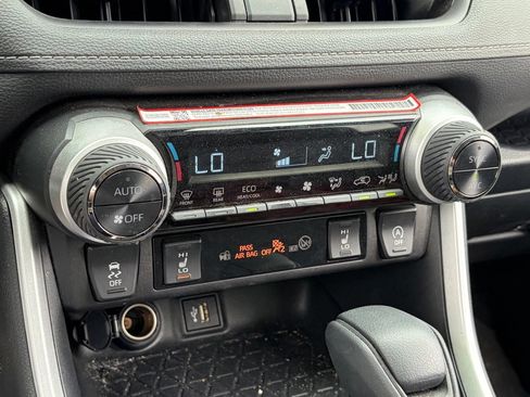 Used 2025 Toyota RAV4 XLE w/ Convenience Package FWD image 10