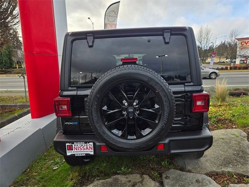 Used 2021 Jeep Wrangler Unlimited Sahara w/ Cold Weather Group image 8