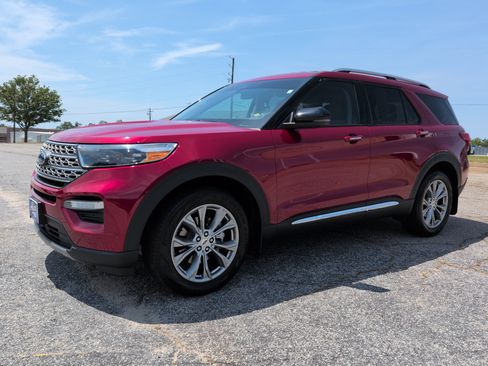 Certified 2022 Ford Explorer Limited w/ Equipment Group 301A RWD image 6