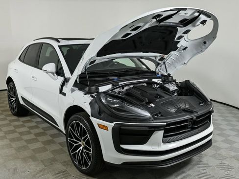 Certified 2026 Porsche Macan AWD/4WD image 34