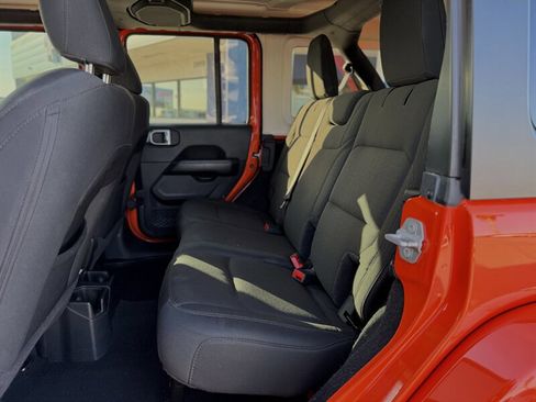 Used 2020 Jeep Wrangler Unlimited Sahara image 3