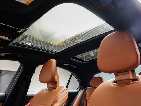 Used 2023 Mercedes-Benz C 300 4MATIC Sedan image 5