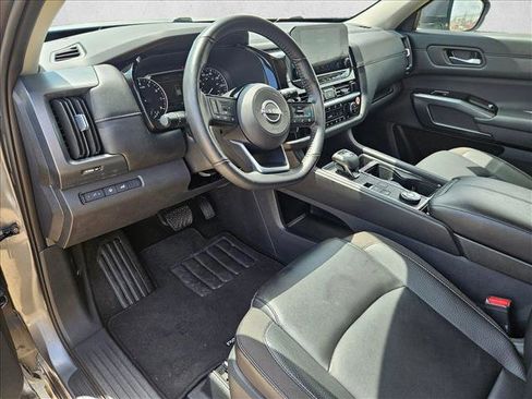 Used 2025 Nissan Pathfinder SL AWD/4WD image 10