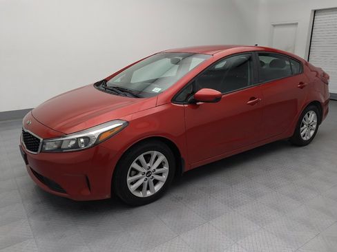 Used 2017 Kia Forte S image 2