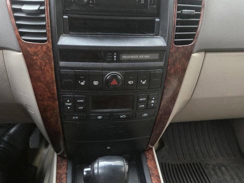 Used 2005 Kia Sorento EX image 11