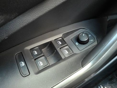 Used 2019 Volkswagen Jetta SE FWD image 33