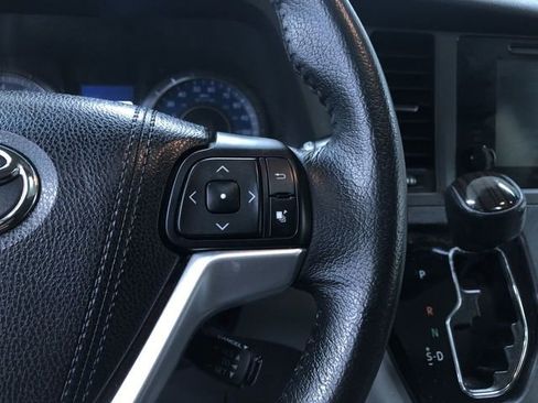 Used 2015 Toyota Sienna XLE image 30