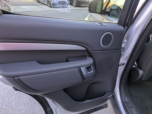 Used 2024 Land Rover Discovery Dynamic SE image 30