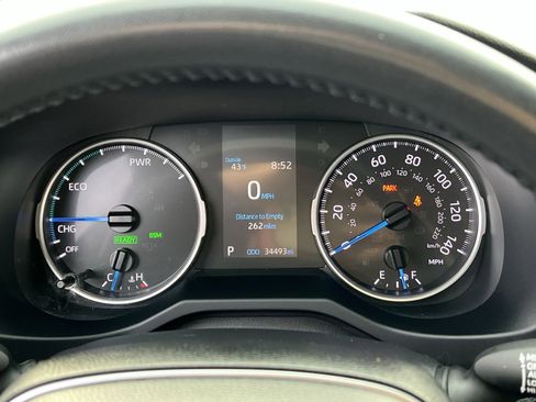 Used 2021 Toyota RAV4 XLE image 17