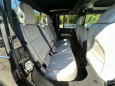 Used 2021 Jeep Gladiator Overland image 17