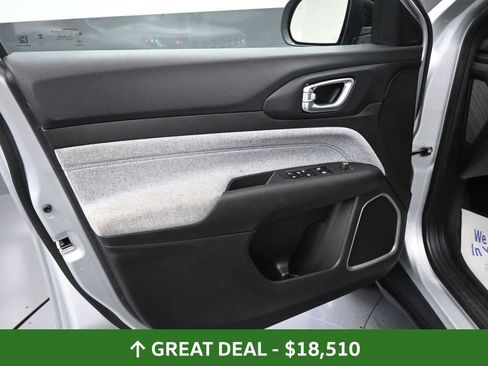 Used 2024 Jeep Compass Latitude image 29