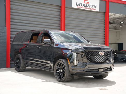 Used 2025 Cadillac Escalade ESV Premium Luxury w/ Touring Package AWD/4WD image 3