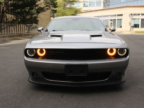 Used 2018 Dodge Challenger R/T Scat Pack RWD image 3