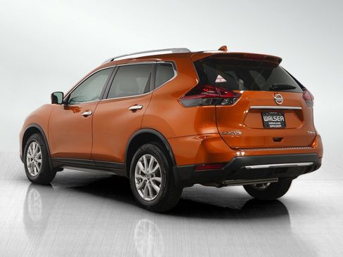 Used 2018 Nissan Rogue SV w/ Premium Package image 3