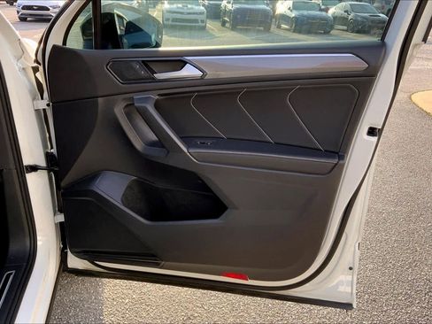 Used 2022 Volkswagen Tiguan SE R-Line image 23