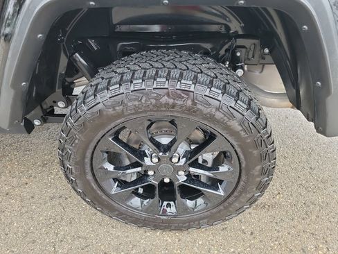 Used 2025 Jeep Gladiator Sport image 12