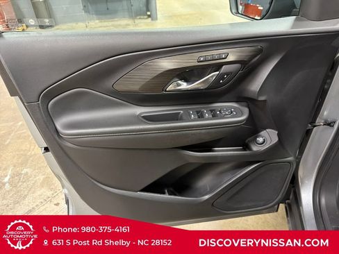 Used 2024 GMC Terrain SLT AWD/4WD image 10
