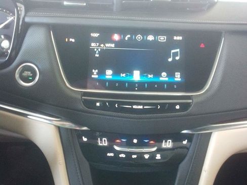 Used 2017 Cadillac XT5 Luxury w/ Driver Awareness Package FWD image 8
