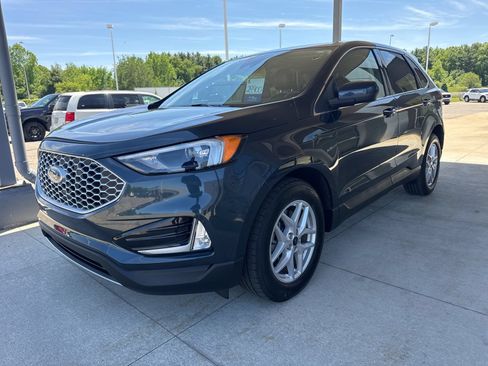 Certified 2024 Ford Edge SEL w/ Convenience Package AWD/4WD image 3
