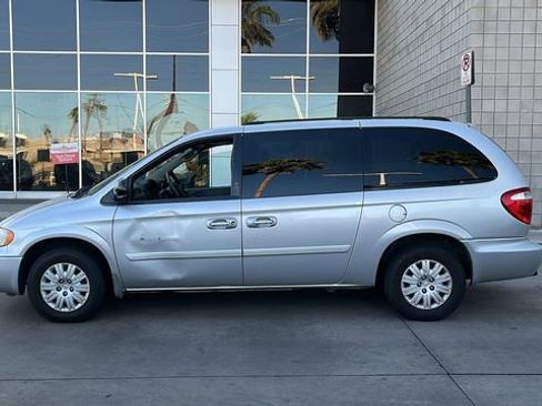 Used 2006 Chrysler Town & Country LX w/ Popular Equipment Group II FWD image 3